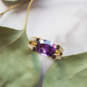 Splitting East-West Amethyst Ring