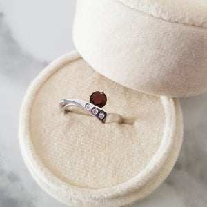 Arizona Garnet Edge Ring