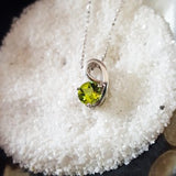 Arizona Peridot Swoop Pendant